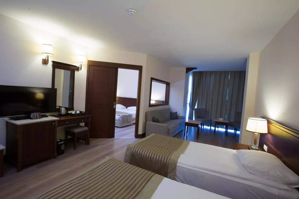 FAMERESIDENCE_SHABAVIZ (14).jpg